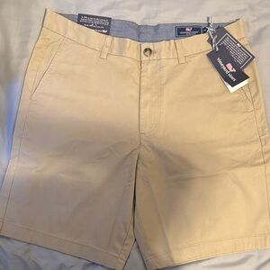 Vineyard Vines Men's Flat Front Shorts in Khaki